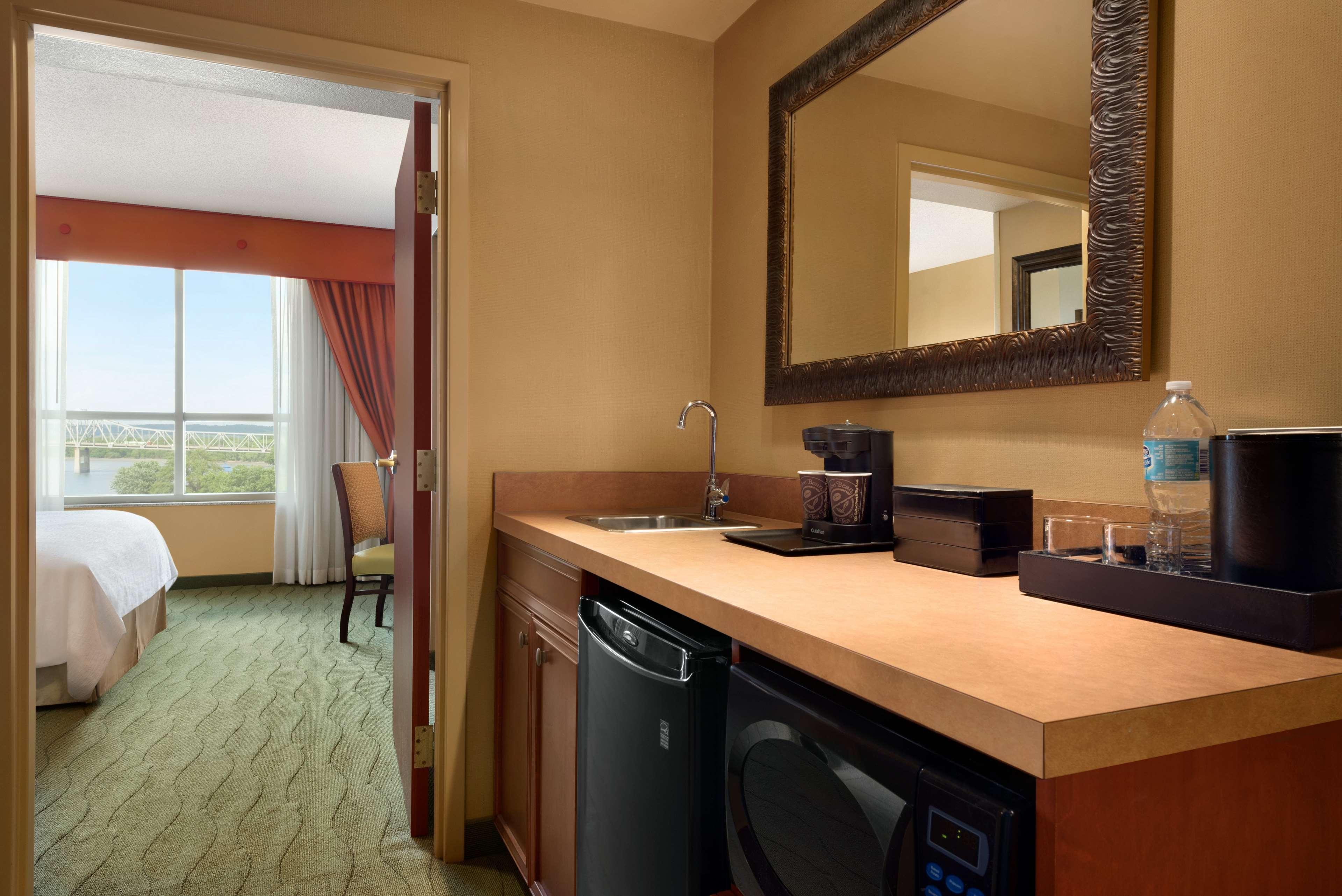 Embassy Suites East Peoria Hotel And Riverfront Conference Center Экстерьер фото