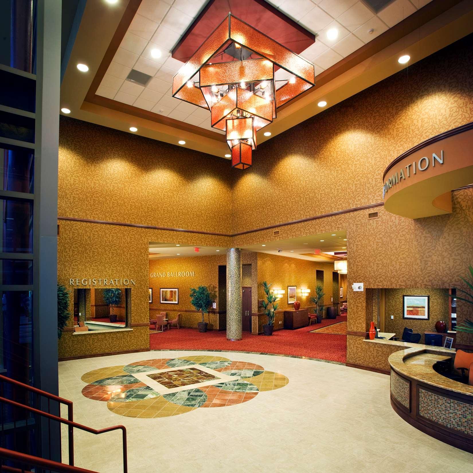 Embassy Suites East Peoria Hotel And Riverfront Conference Center Интерьер фото