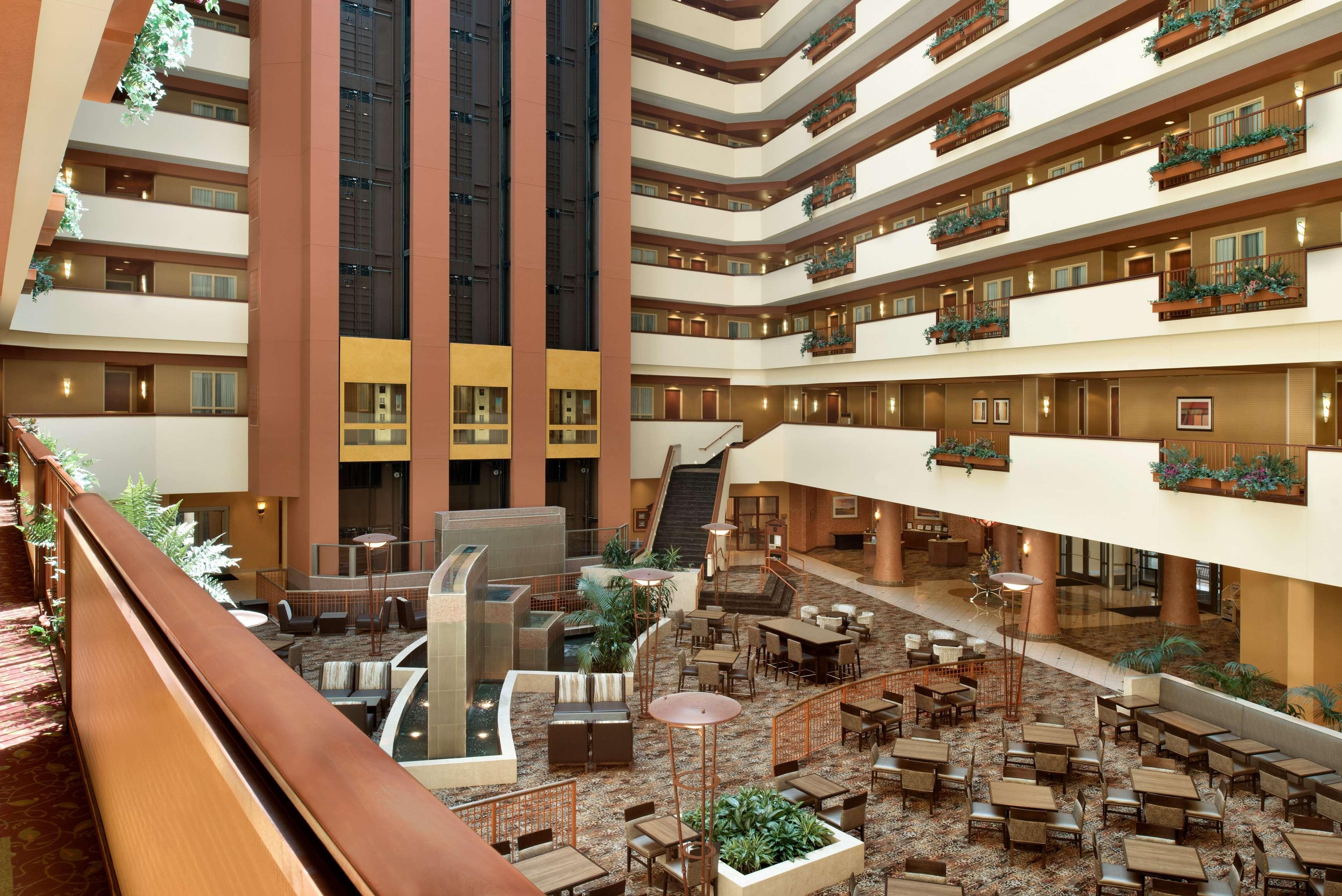 Embassy Suites East Peoria Hotel And Riverfront Conference Center Экстерьер фото