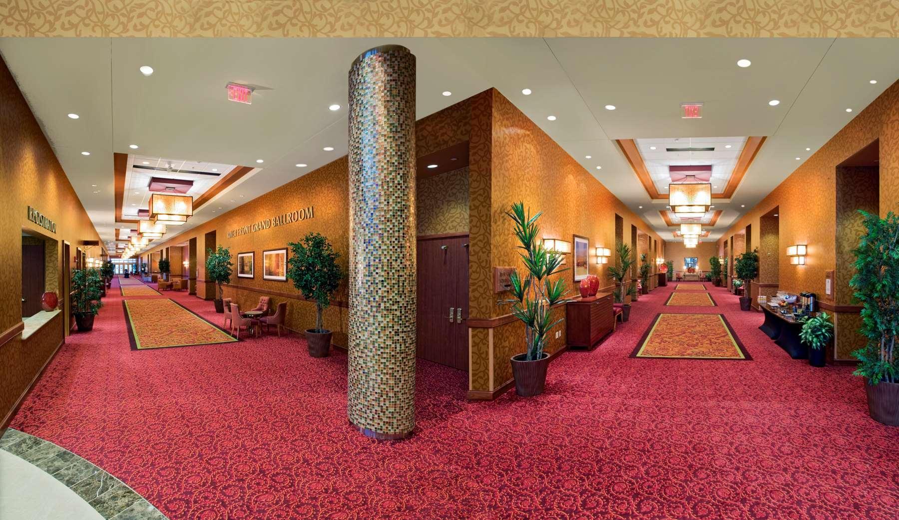 Embassy Suites East Peoria Hotel And Riverfront Conference Center Экстерьер фото