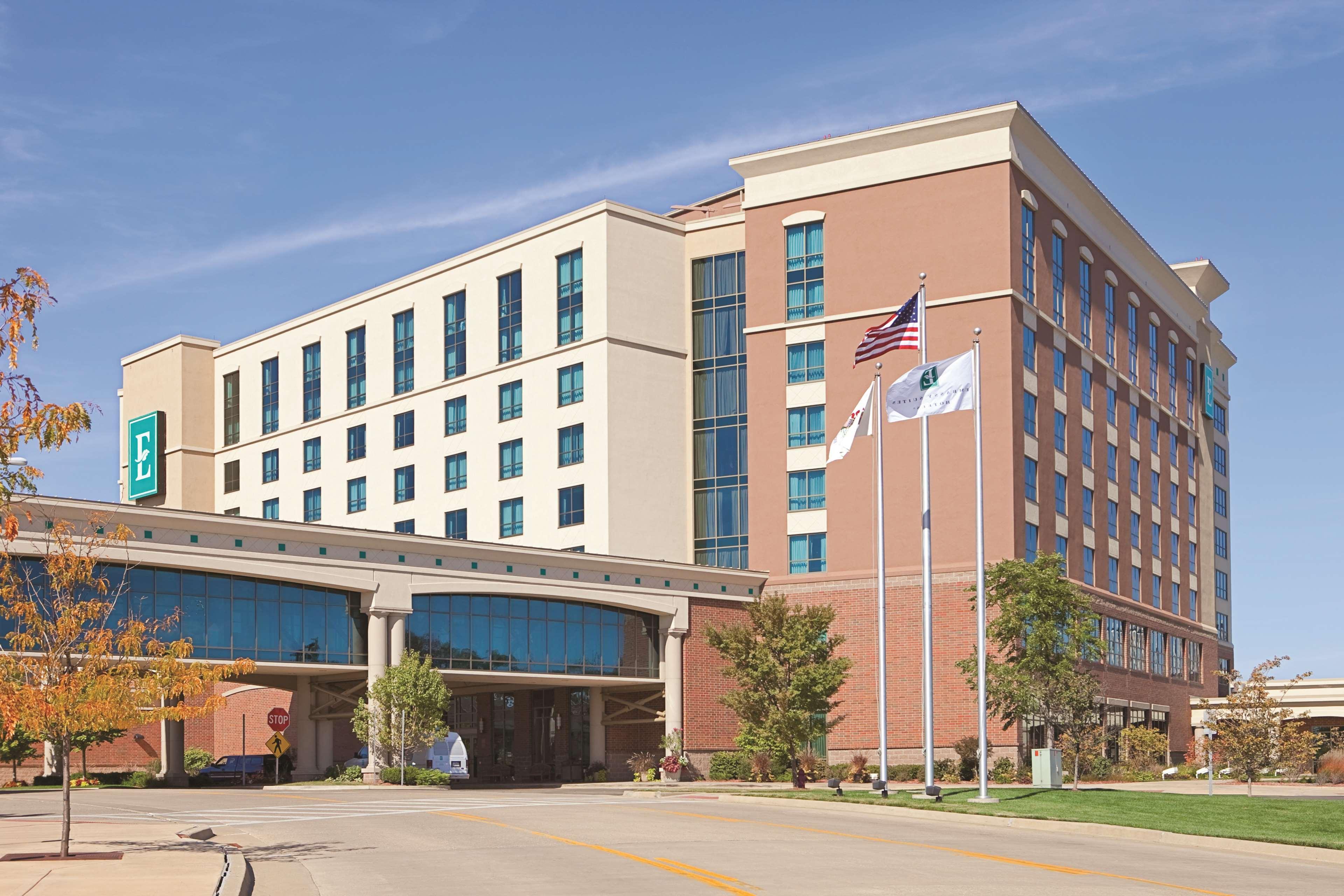 Embassy Suites East Peoria Hotel And Riverfront Conference Center Экстерьер фото