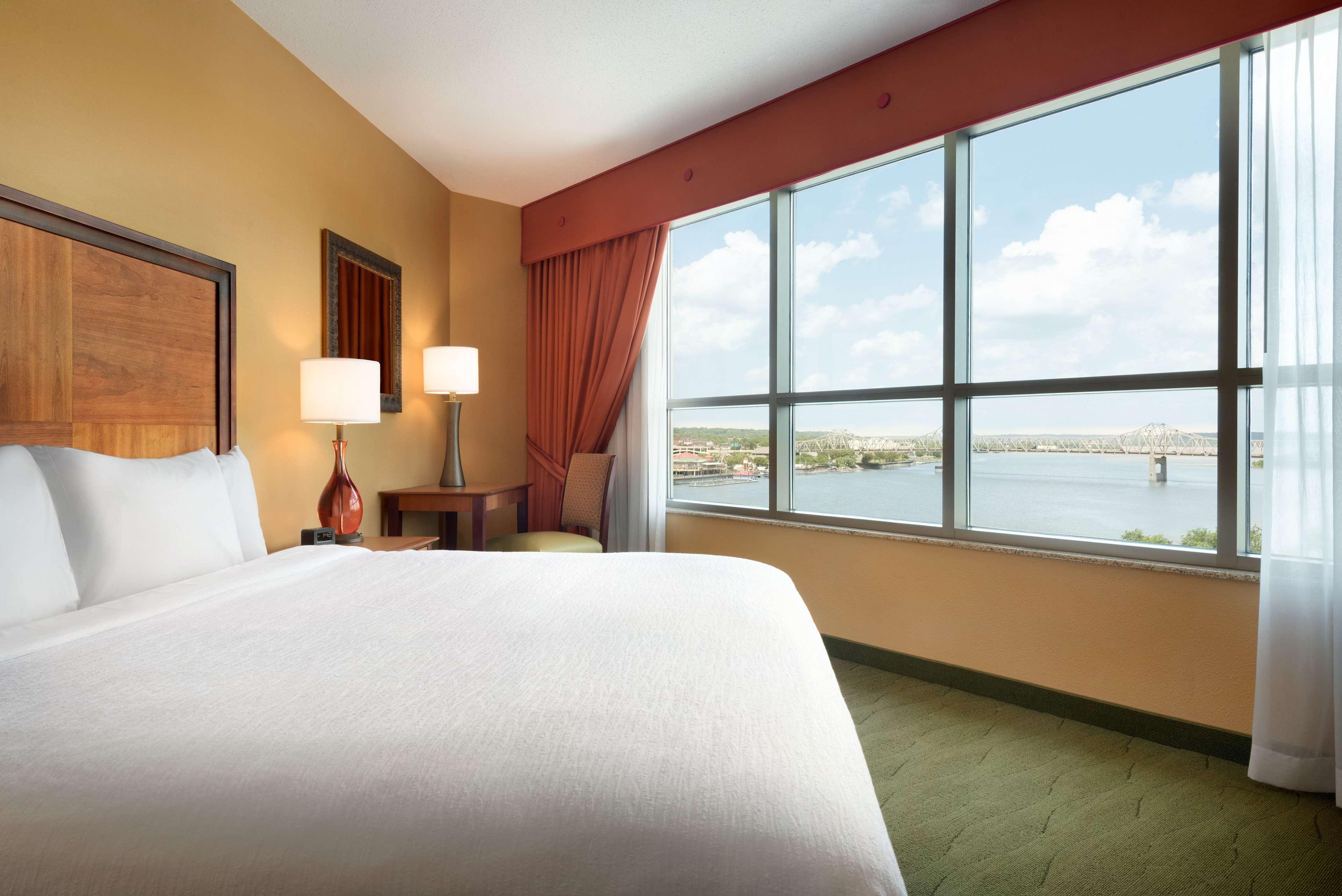 Embassy Suites East Peoria Hotel And Riverfront Conference Center Экстерьер фото