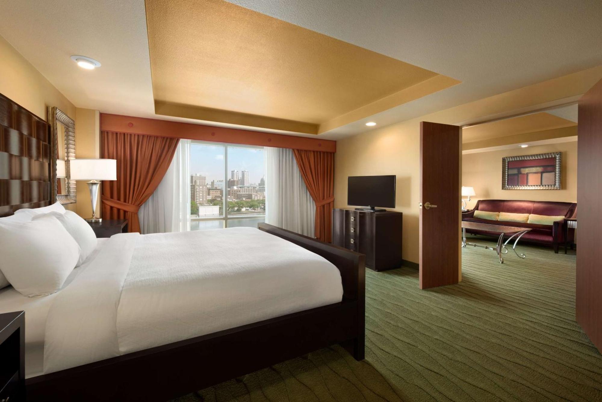 Embassy Suites East Peoria Hotel And Riverfront Conference Center Экстерьер фото