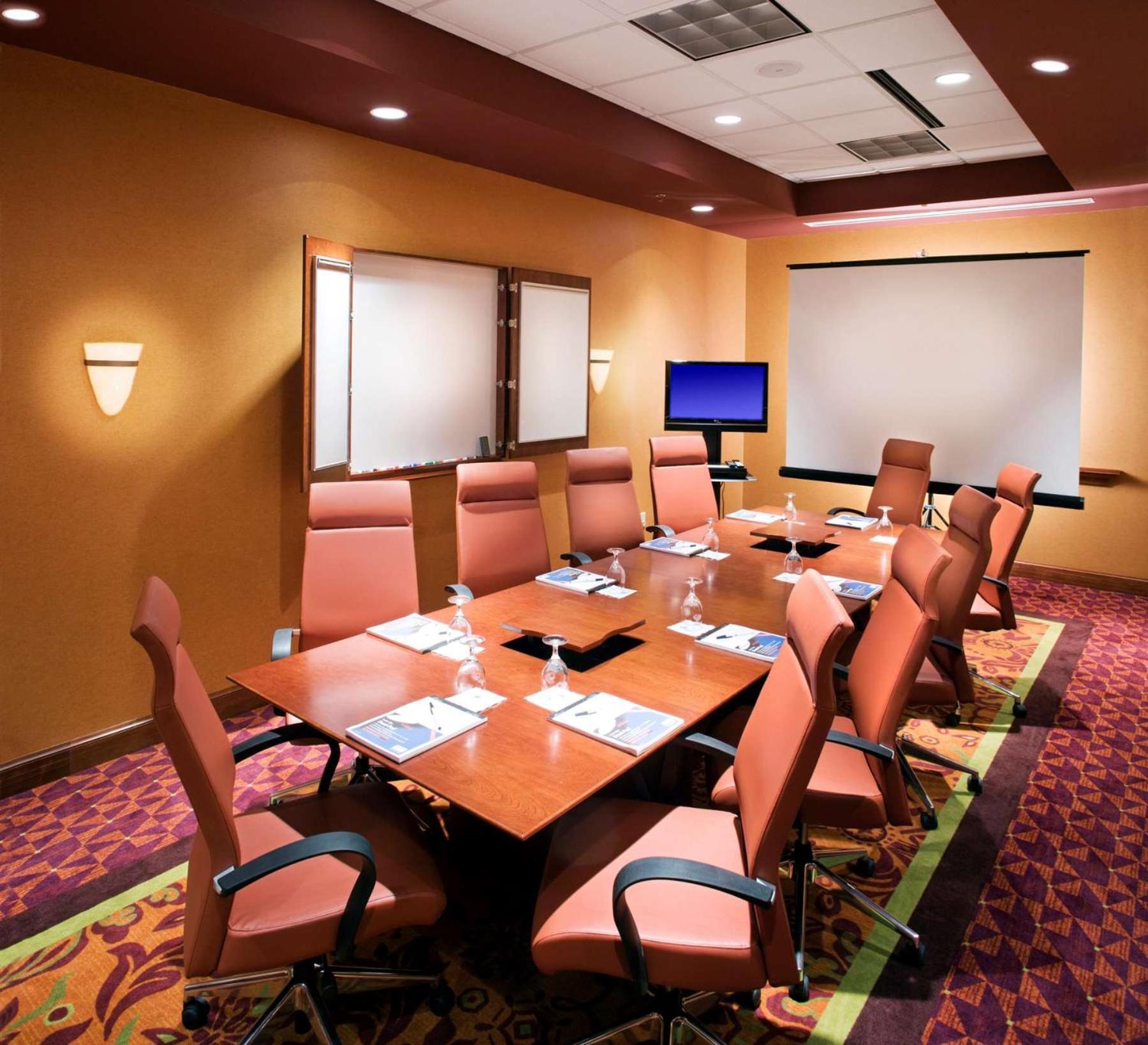 Embassy Suites East Peoria Hotel And Riverfront Conference Center Удобства фото